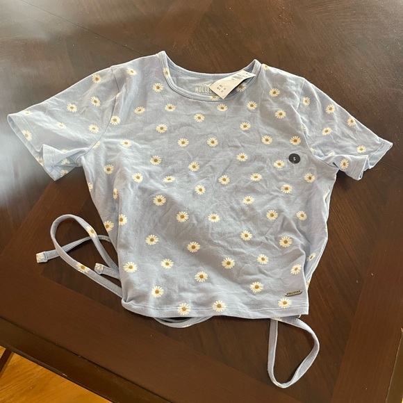 Holister Baby Tee - Picture 1 of 2